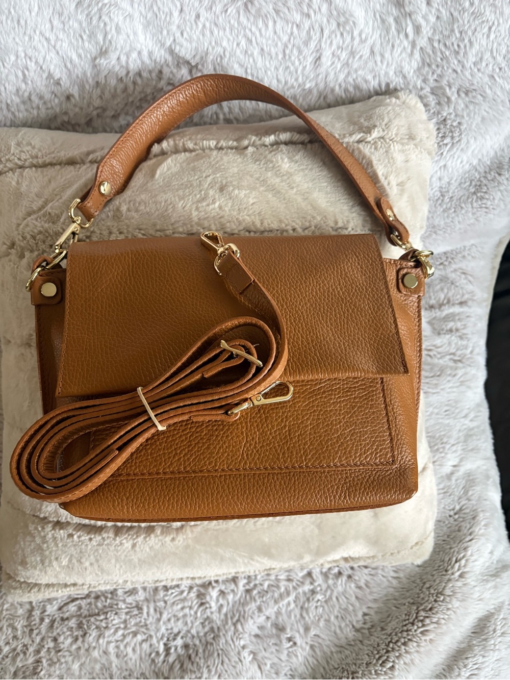 Stella Bianka. Chic Brown Leather Crossbody Bag with gold accents. New.